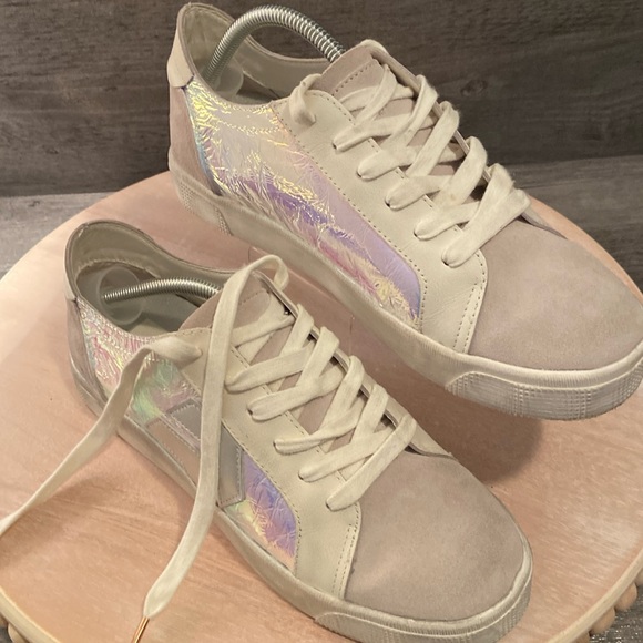 Dolce Vita Zaga Women’s Sneakers, Silver Iridescent Leather 8.5M - Picture 2 of 12